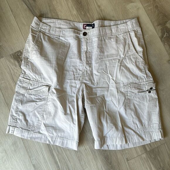 CHAPS Light Colored Cargo Shorts Size 38 - Picture 1 of 3
